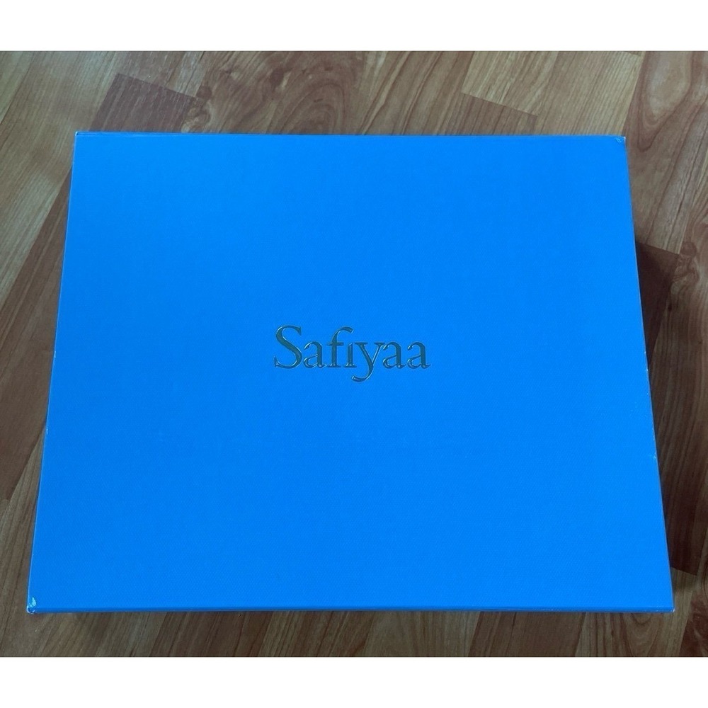 Saniya's empty box with magnet lid
